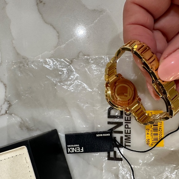 Fendi Ladies Quartz watch Run Away $1500 - Picture 4 of 5